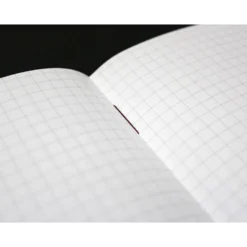Apica | Cuaderno Premium A4 Silky Red (Cuadros)