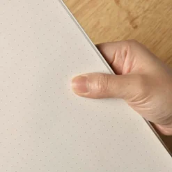 Apica | Cuaderno Premium A4 Silky Black (Puntos)