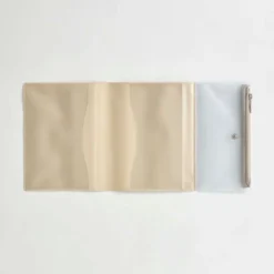 Daigo | Funda Estuche de Plástico Isshoni A6 Beige