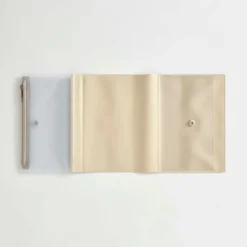 Daigo | Funda Estuche de Plástico Isshoni A6 Beige
