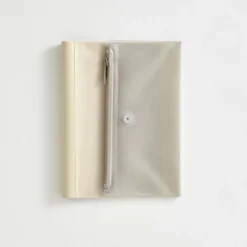 Daigo | Funda Estuche de Plástico Isshoni A6 Beige