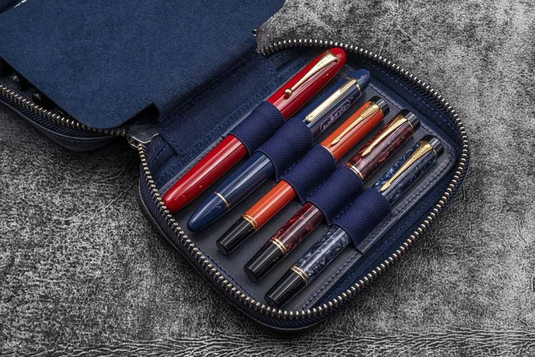 Galen Leather | Funda Expansi-Pouch Leather Wide 10 Slots Pen Case A6 Zip Folio Crazy Horse Navy Blue