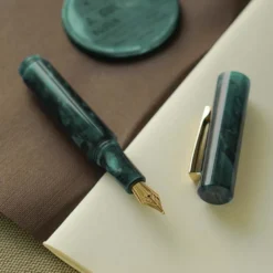 Hightide | Pluma Estilográfica Marbled Attaché Green (F)