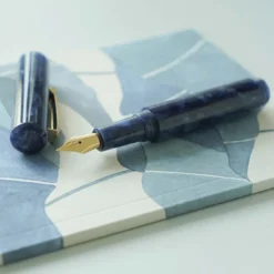 Hightide | Pluma Estilográfica Marbled Attaché Navy (F)