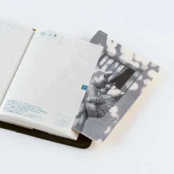 Hobonichi | Plantilla de Escritura Pencil Board A6 Akiko Miyakoshi (Sunny Day)