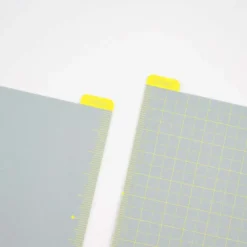 Hobonichi | Plantilla de Escritura Pencil Board A6 Ice Gray x Yellow
