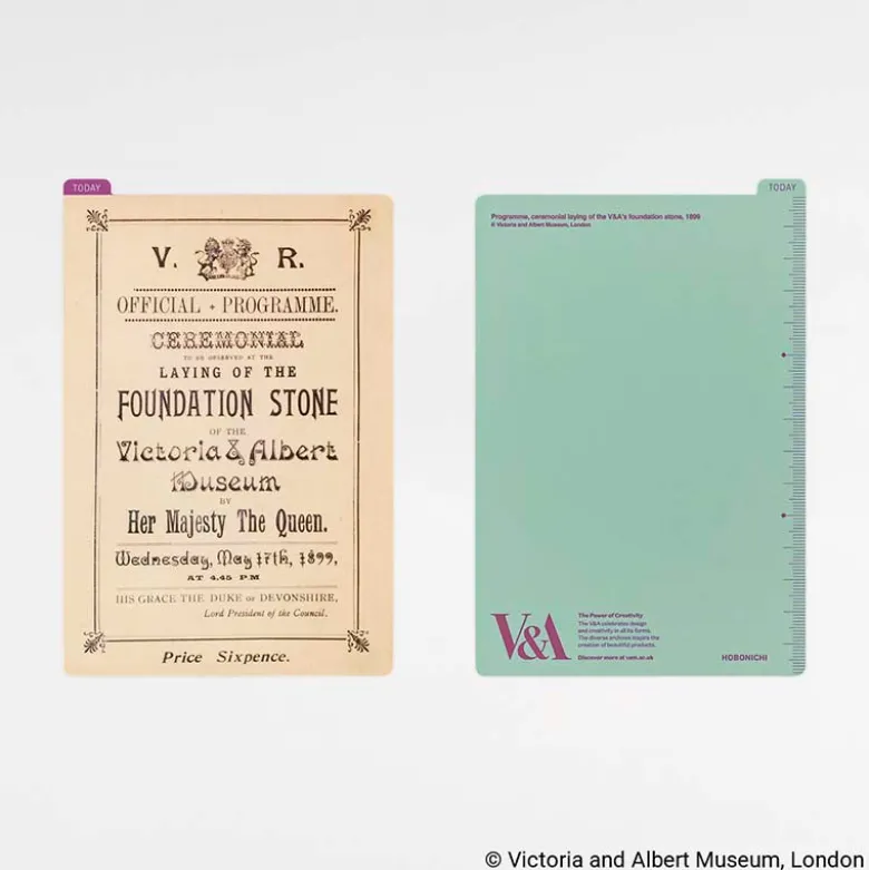 Hobonichi | Plantilla de Escritura Pencil Board A6 V&A Series (V&A’s Foundation Stone Programme)