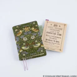 Hobonichi | Plantilla de Escritura Pencil Board A6 V&A Series (V&A’s Foundation Stone Programme)