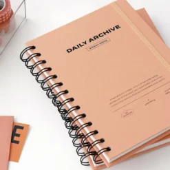 Iconic | Planificador Daily Archiving Book Peach Coral