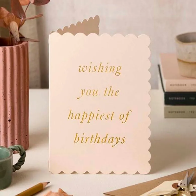 Katie Leamon | Tarjeta de Felicitación Scallop Happiest Birthday Blush