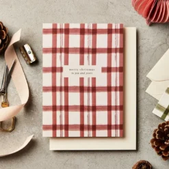 Katie Leamon | Tarjeta Navidad Red Check