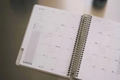 Kokonote | Agenda Escolar Olympia Desert Taupe 2026-2027 (Semanal)