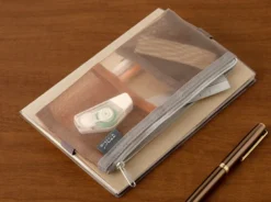Midori | Estuche Book Band B6 - A5 de Malla Brown