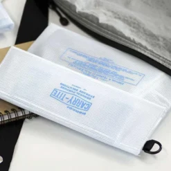 Penco | Estuche Carry Tite Case Clear M Light Blue
