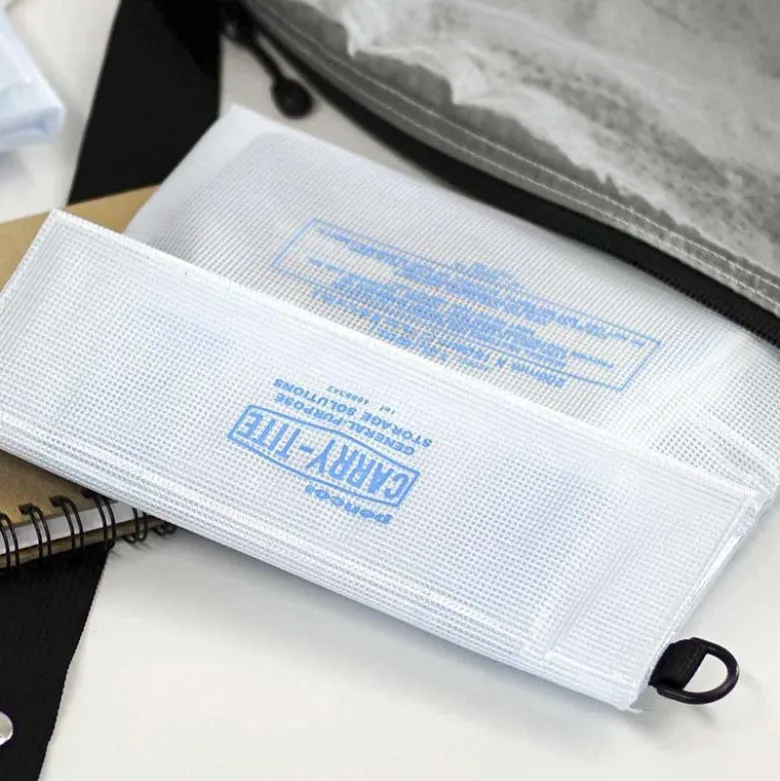 Penco | Estuche Carry Tite Case Clear M Light Blue