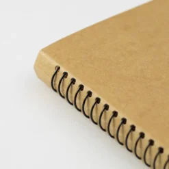 Traveler's Company | Cuaderno con Espiral B6 Sobres Visibles