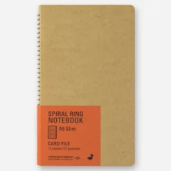Traveler's Company | Cuaderno con Espiral A5 Slim Porta Tarjetas