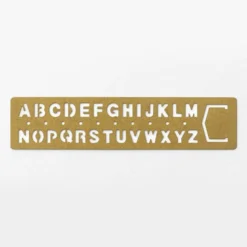 Traveler's Company | Marcapáginas Brass Template Alphabet