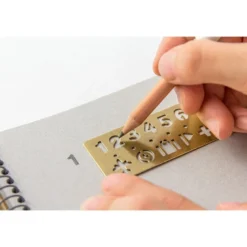Traveler's Company | Marcapáginas Brass Template Number